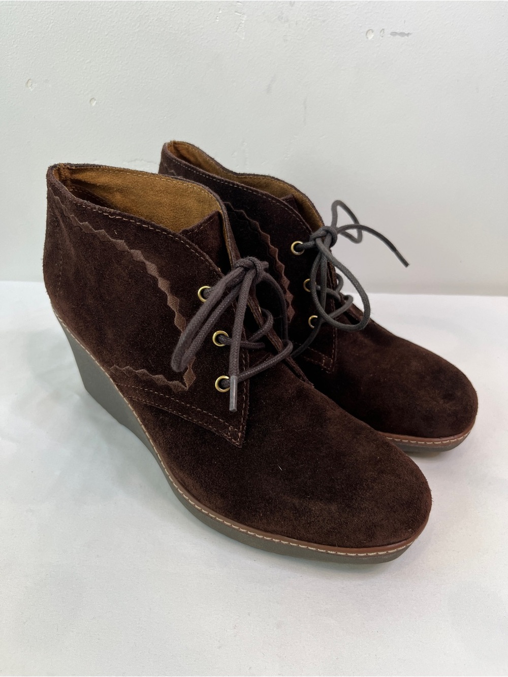 Naturalizer Kaitlyn Brown Suede Scalloped Lace Up Wedge Booties Womens Size 10M